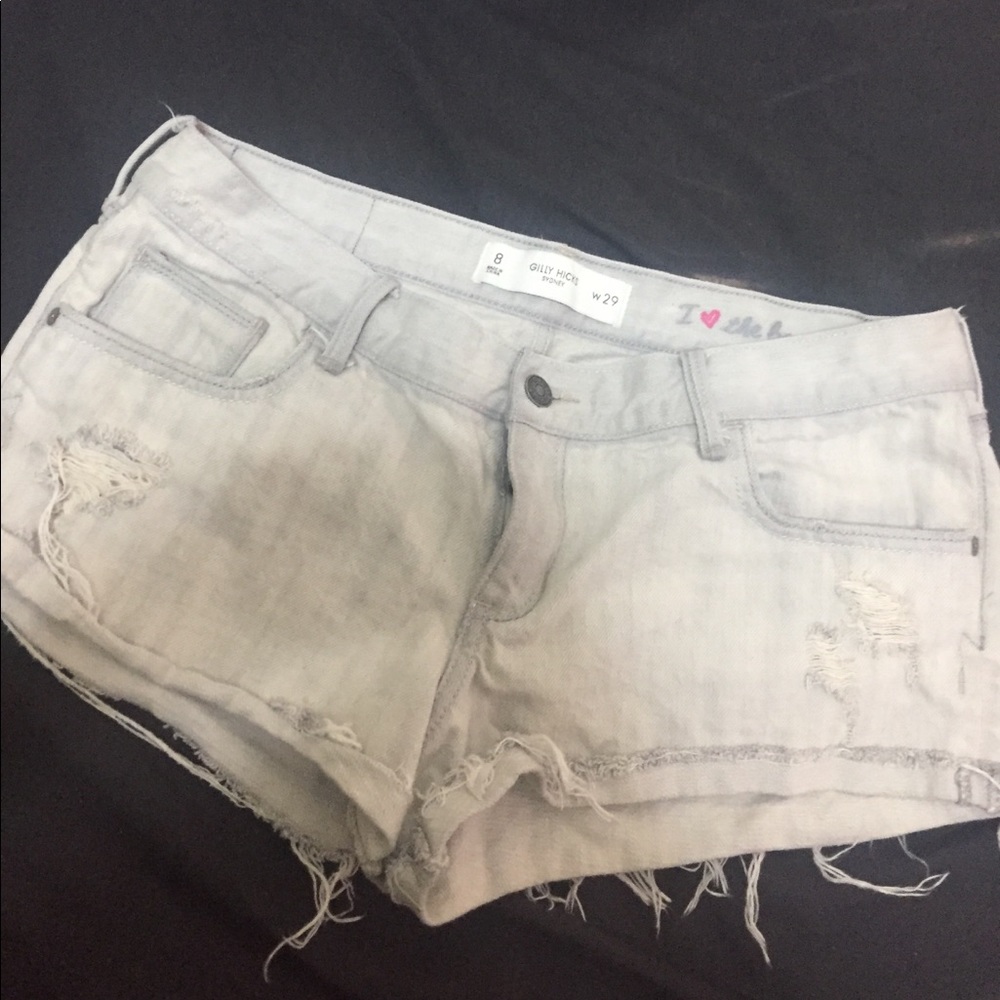 Destroyed Gilly Hicks shorts 29