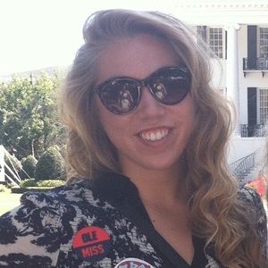 Meet your Posher, Olivia