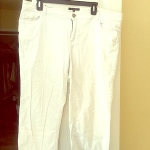 Daisy Fuentes White Jean Capris