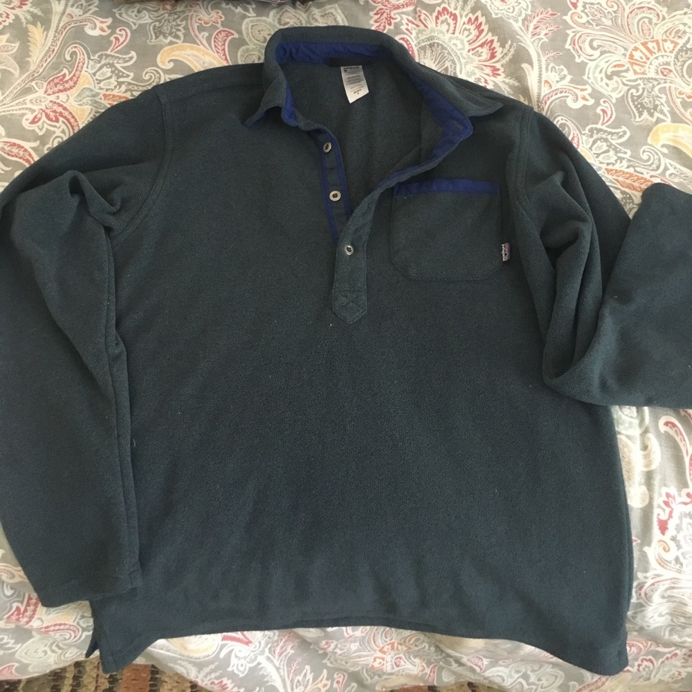 Patagonia blue/dark gray fleece pullover