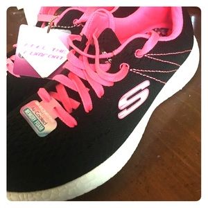 Skechers air cooled memory foam sneakers