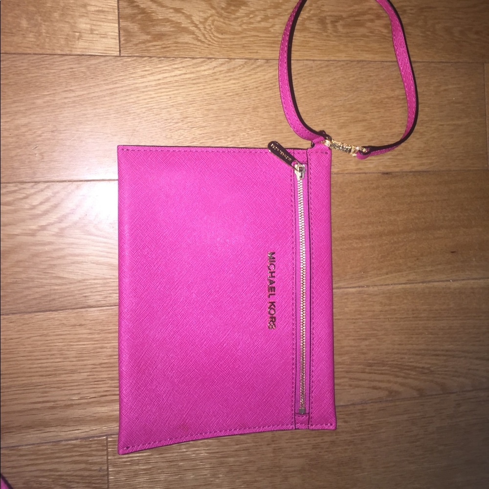 💕PINK MK WRISTLET💕