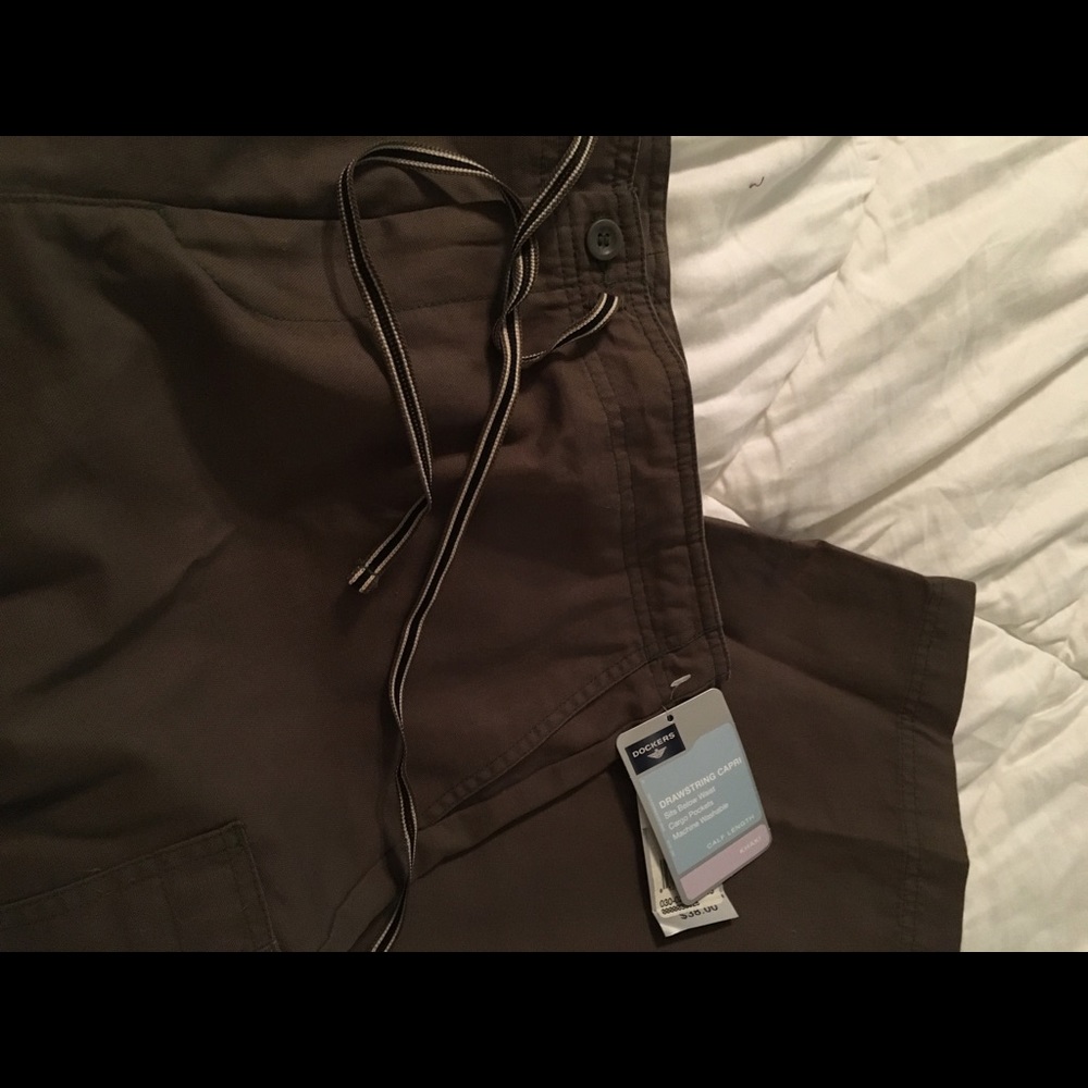 NWT Dockers cotton capris