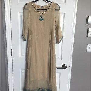 NWOT - Beautiful cream Indian/Pakistani kameez.