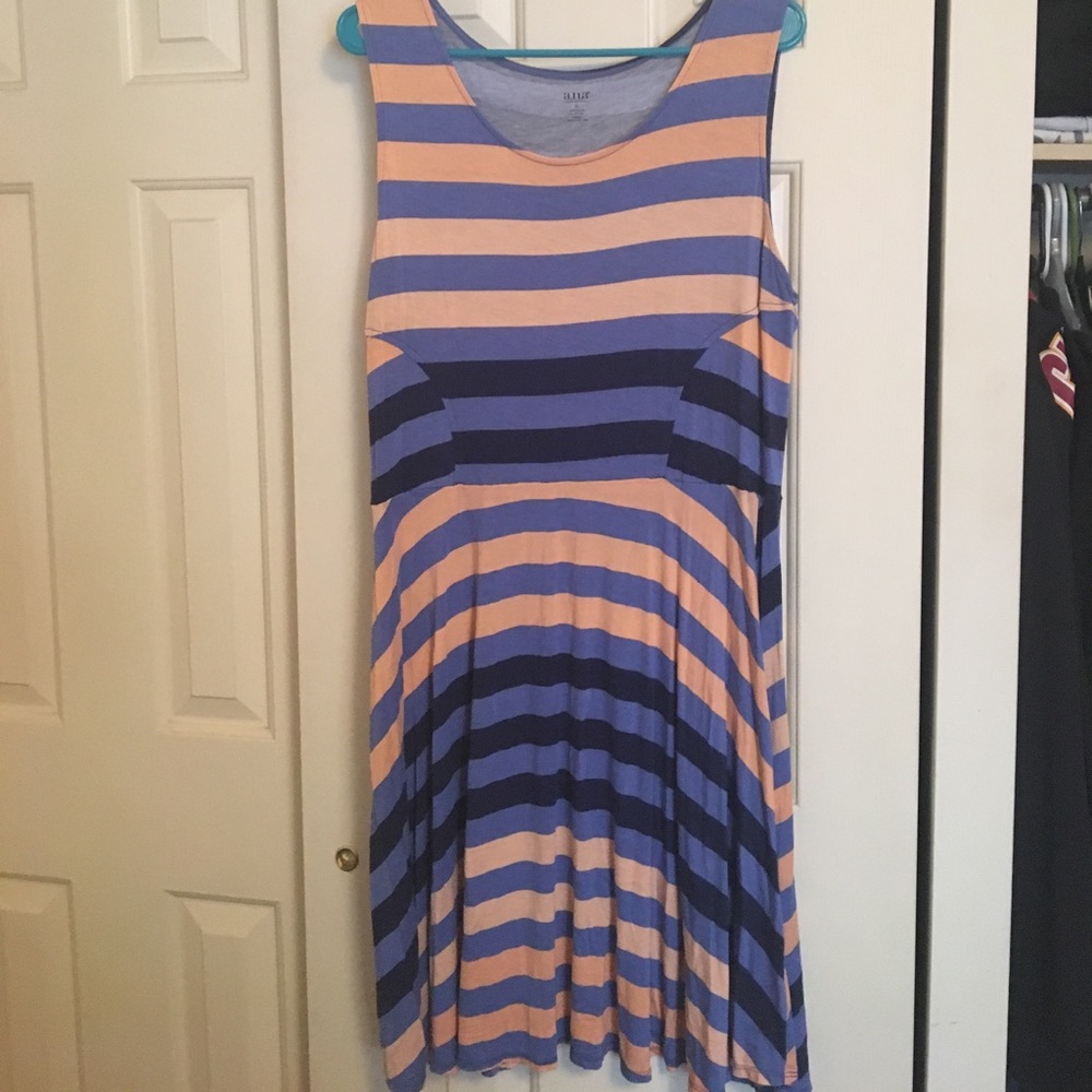Stay cool for the summer in this jersey dress