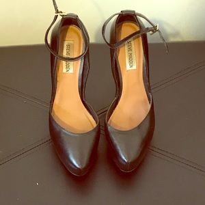 Steve Madden Black Platform Pumps