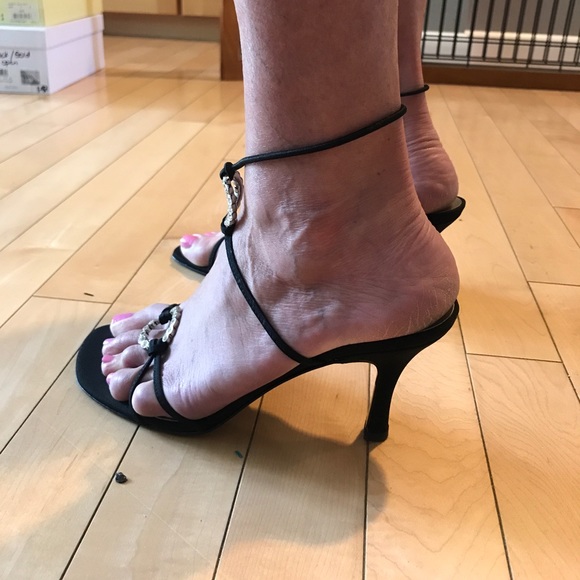 Stuart Weitzman - Picture 2 of 5