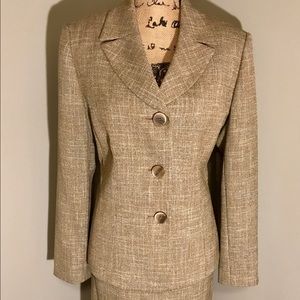 LE SUIT - 2-PC Skirt & Jacket w/3 buttons Size 12