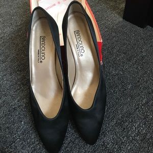 Bandolino satin pumps