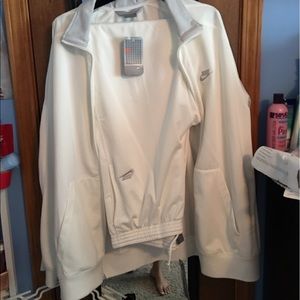 Brand new Men’s Nike suit size XL White