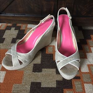 Lilly Pulitzer gold/cream linen wedges. EUC!