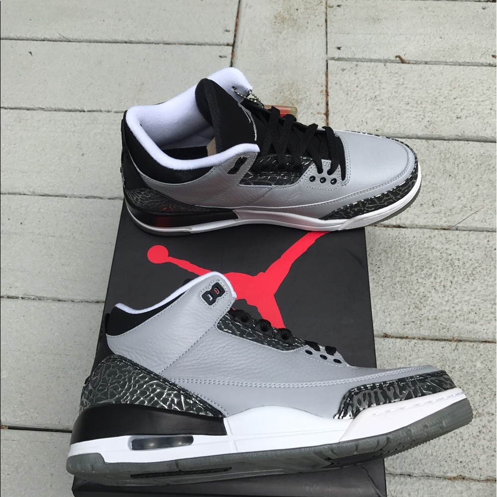 Men's  81/2 - Air Jordan 3 Retro new in box -