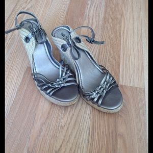Like New Metallic Earthy Wedges Size 9
