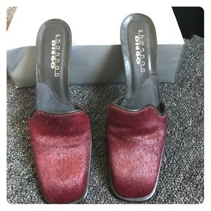 Shannon Diego closed toe slip on's.