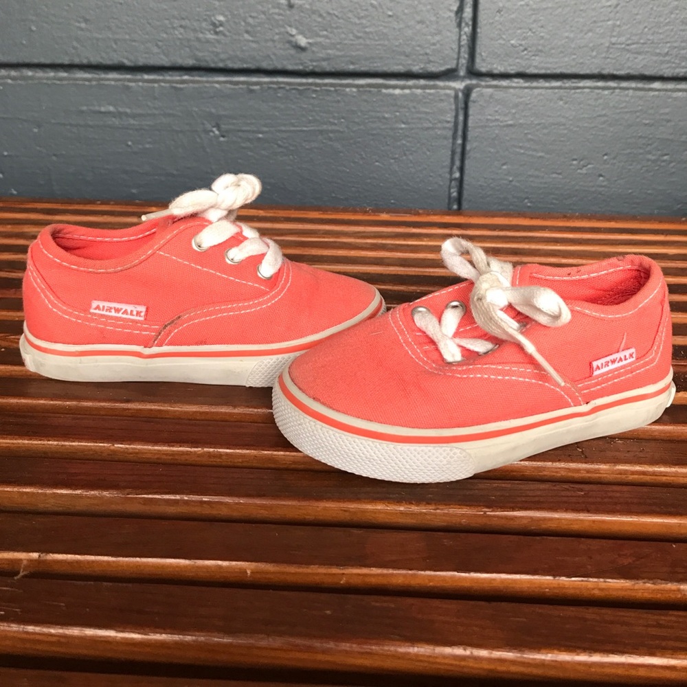 Air walk girl tennis shoes