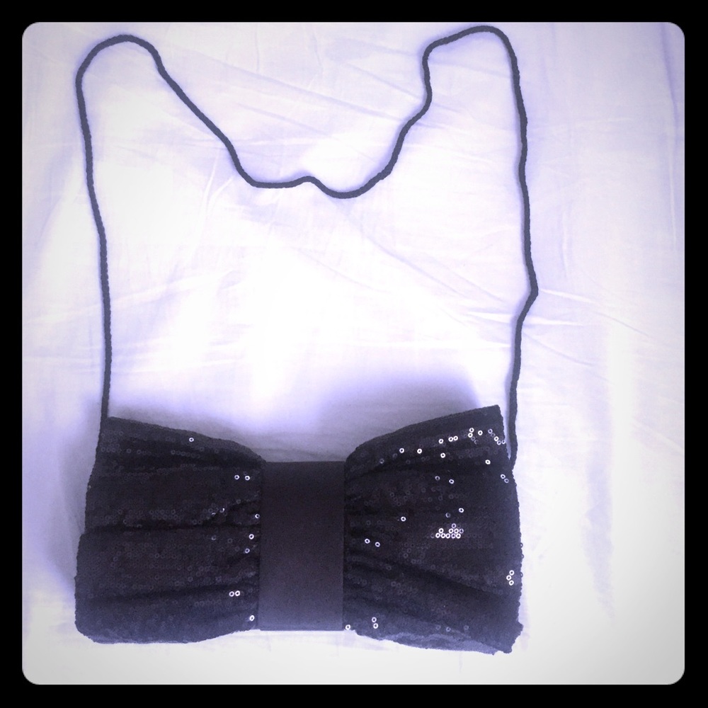 Black sequins clutch