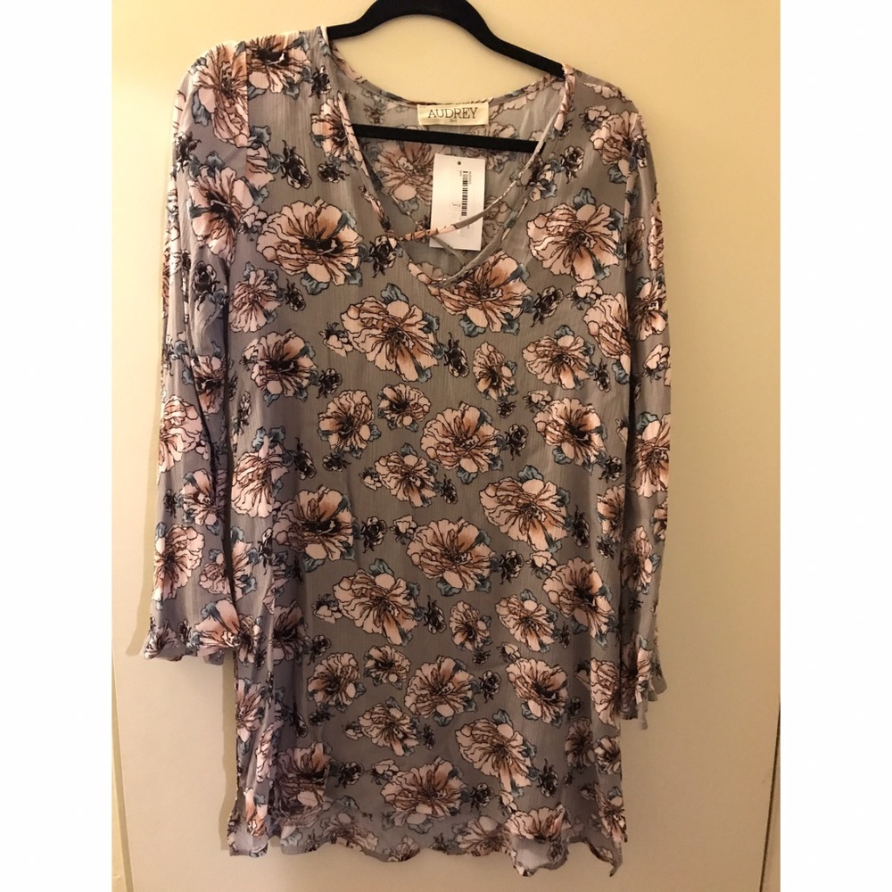 Bell Long sleeve floral dress. Brand:Audrey, small