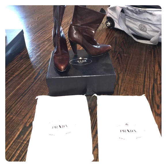 Aunthentic Prada brown leather booties - Picture 1 of 5