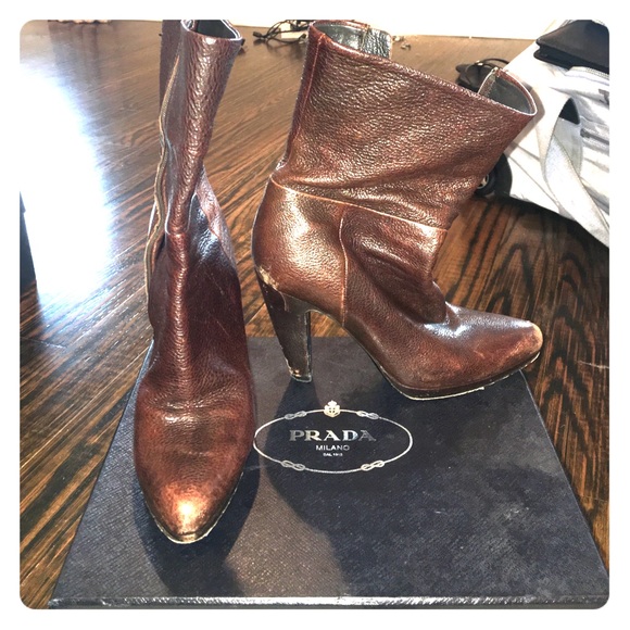 Aunthentic Prada brown leather booties - Picture 2 of 5