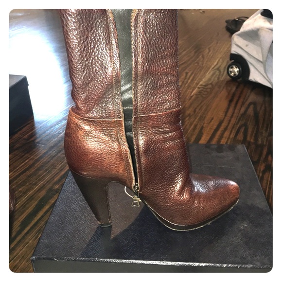 Aunthentic Prada brown leather booties - Picture 4 of 5