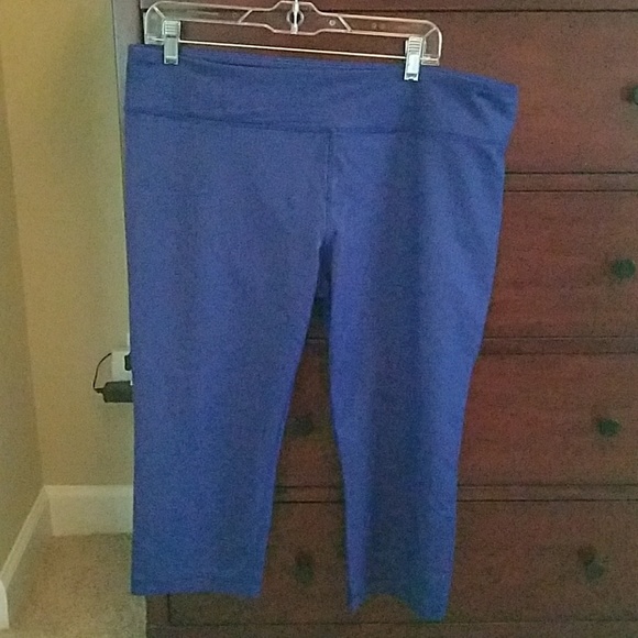 Blue Underarmour work out Capri pants - Picture 2 of 3