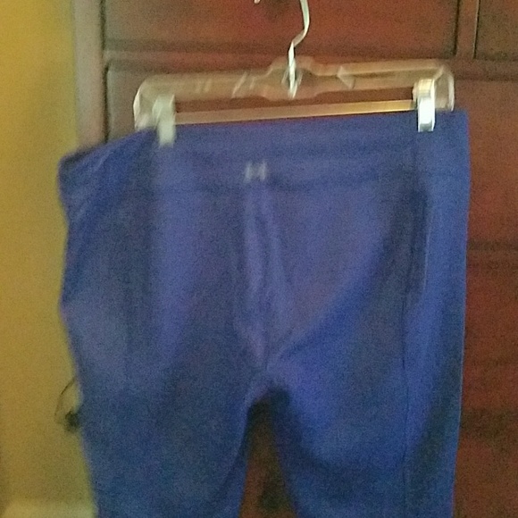 Blue Underarmour work out Capri pants - Picture 3 of 3
