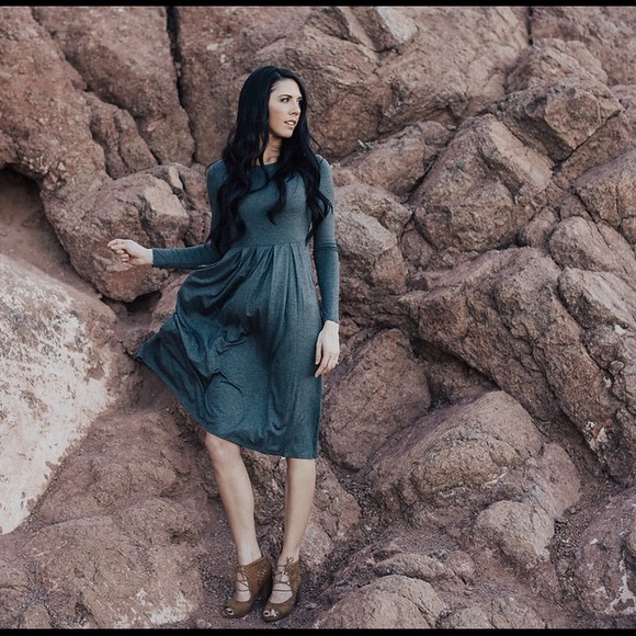 Charcoal fit and flare midi dress with pockets - Picture 3 of 4