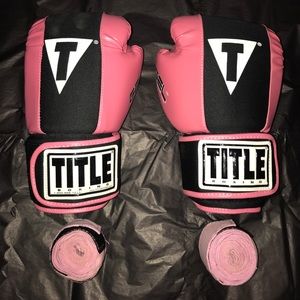 Title Gel Enforced Lining Boxing Gloves w/ Wraps