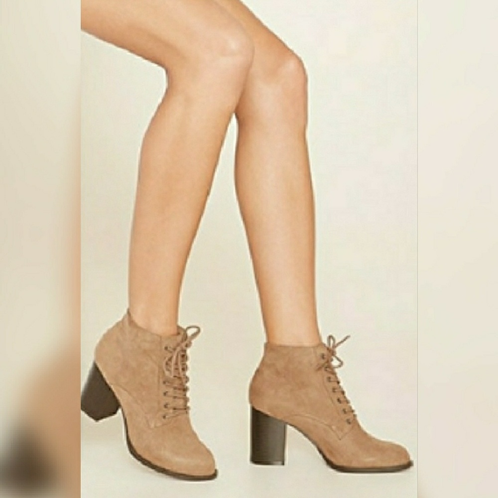 🆕 F21 Taupe Boot Heels SZ 10