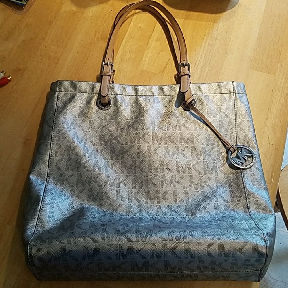 FINAL PRICE // Large Beautiful Michael Kors Tote