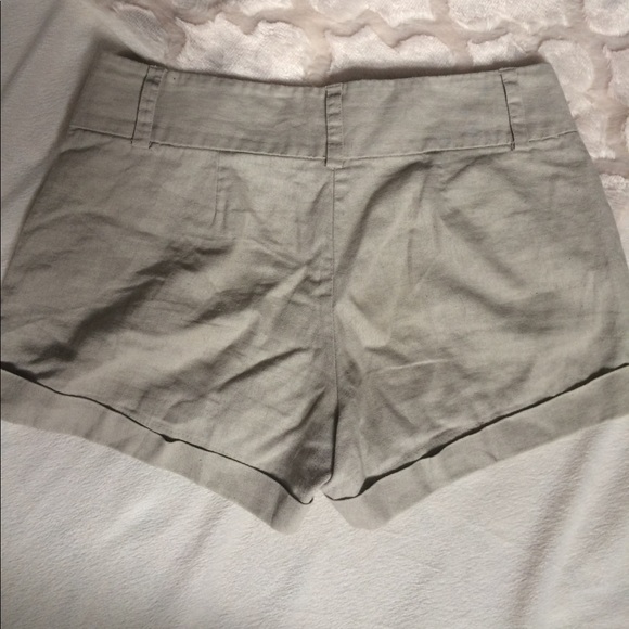 Forever 21 khaki Shorts - Picture 2 of 3