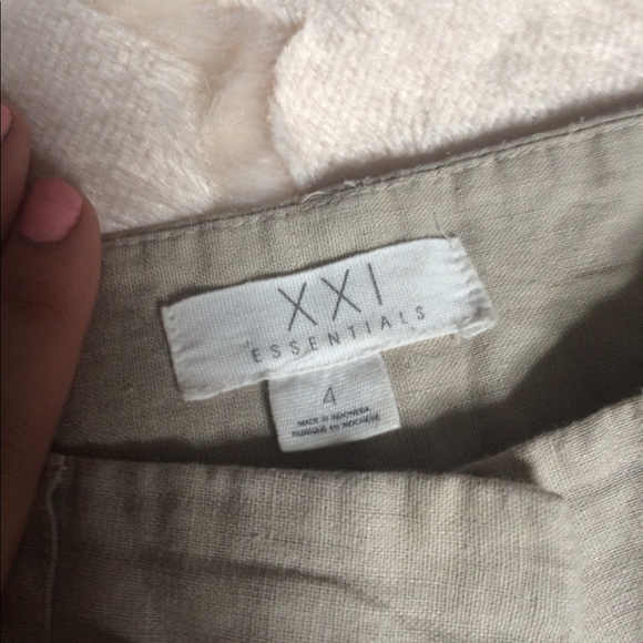 Forever 21 khaki Shorts - Picture 3 of 3