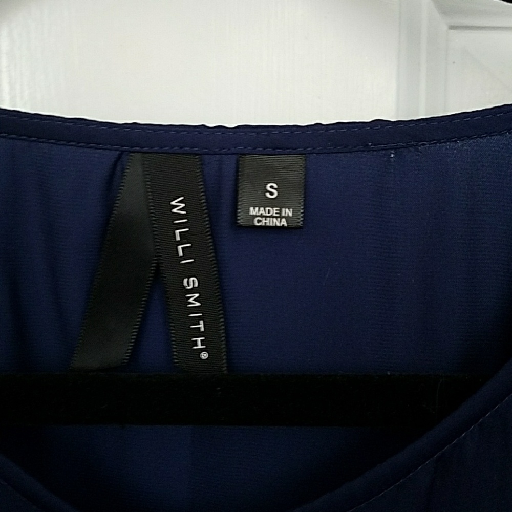 blouse - Picture 2 of 3
