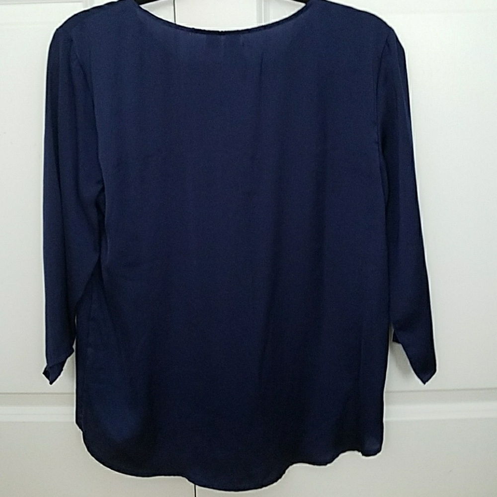 blouse - Picture 3 of 3