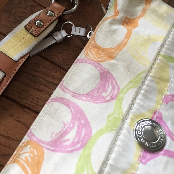 COACH pastel signature purse, authentic - Picture 4 of 8