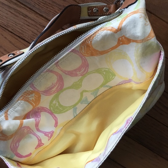COACH pastel signature purse, authentic - Picture 7 of 8