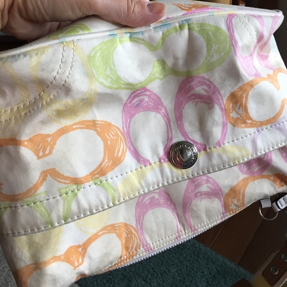 COACH pastel signature purse, authentic - Picture 8 of 8