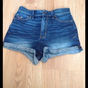 Like New Hollister High Waisted Jean Shorts ☀️