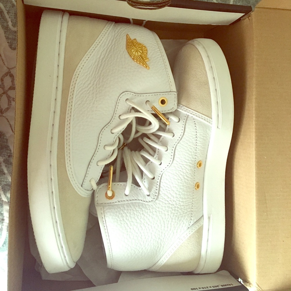 Like New! Jordan Jasmine GG size 4Y (I'm a US6)