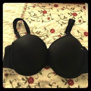 42D Black Bra