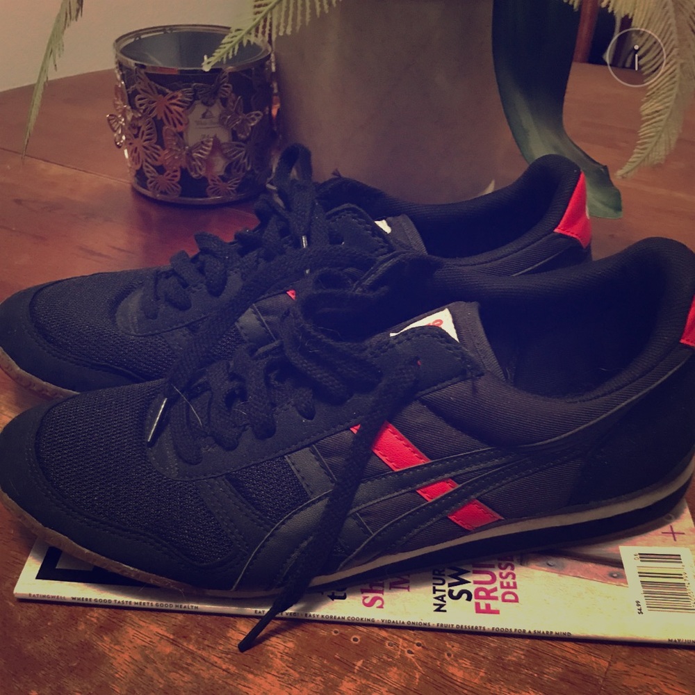 ASICS Onitsuka ttiger  gym /climb /hike shoe