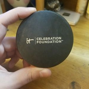 itCosmetics Celebration Foundation - Light
