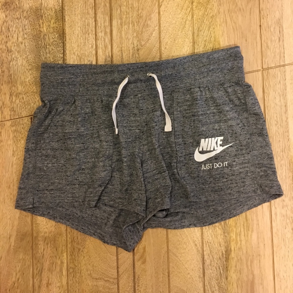 Nike gray relax shorts