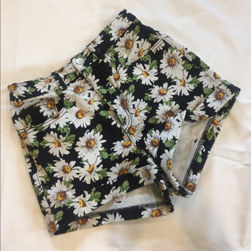 🌼 Daisy High-Waisted Shorts 🌼