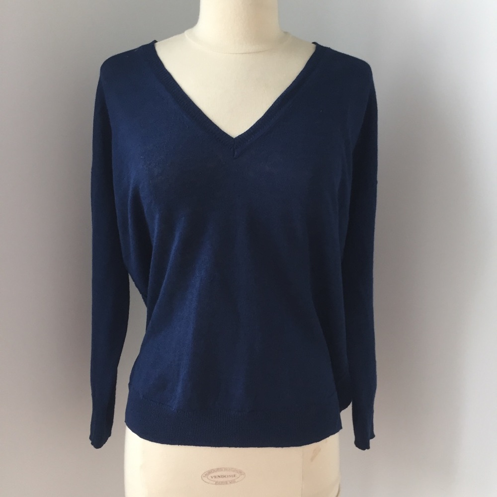Linen V-neck sweater in yarn dye