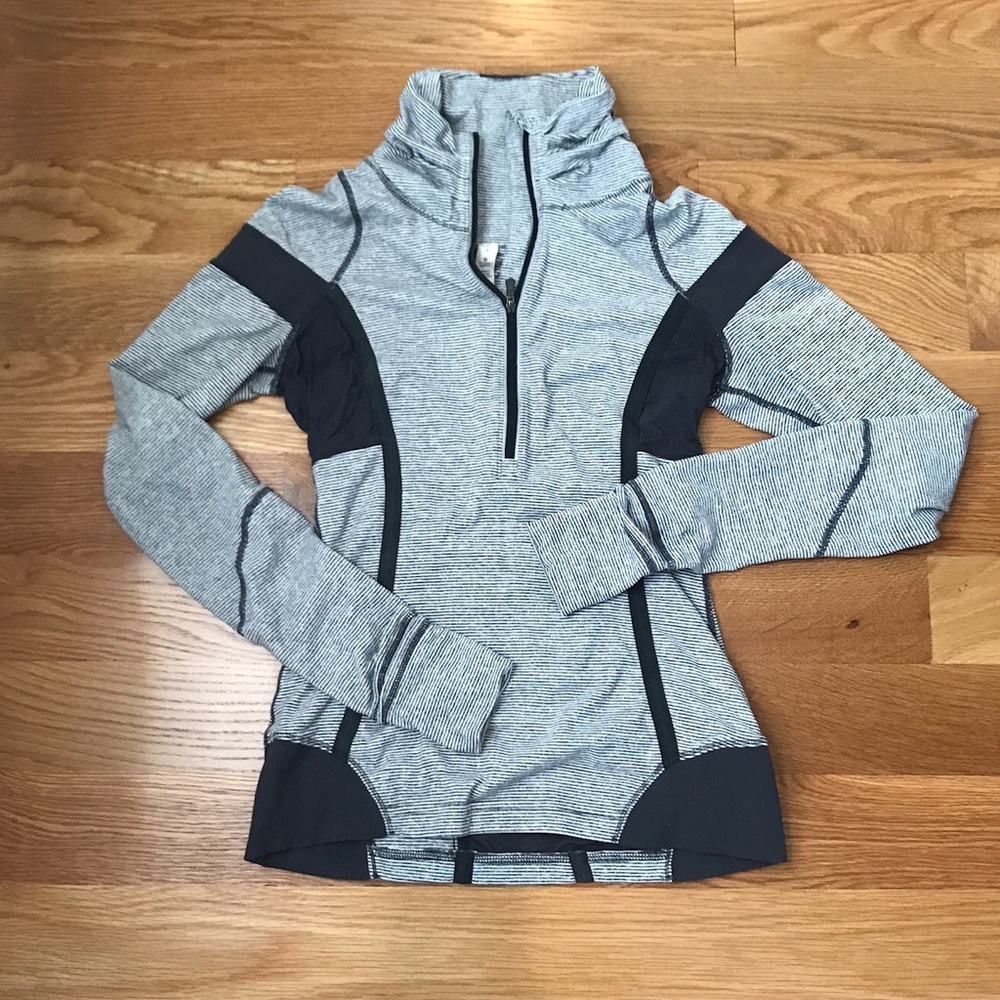 LULULEMON  half zip SIZE 4