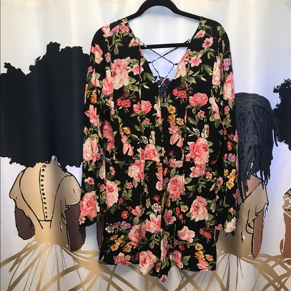 Forever 21 + Black and floral print romper US 2x