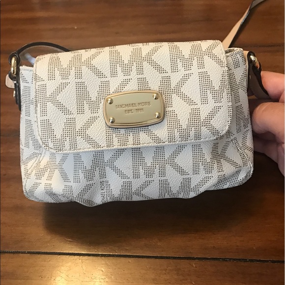 Micheal Kors crossbody - Picture 1 of 4