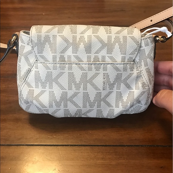 Micheal Kors crossbody - Picture 2 of 4