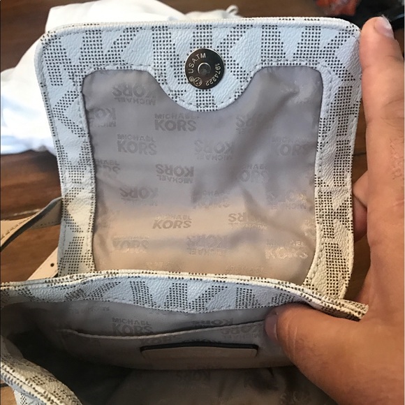 Micheal Kors crossbody - Picture 3 of 4